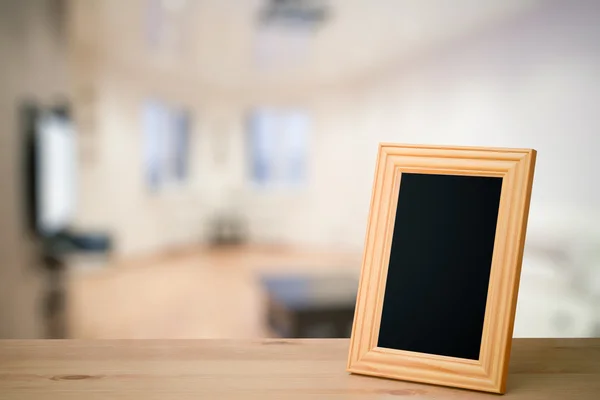 Cornice foto sul tavolo di legno — Foto Stock