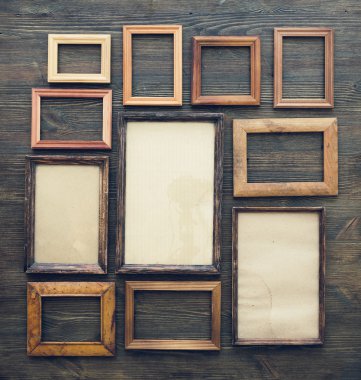 kare ahşap duvar üzerinde