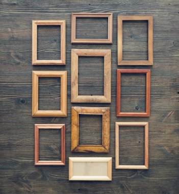 kare ahşap duvar üzerinde