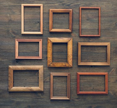 kare ahşap duvar üzerinde