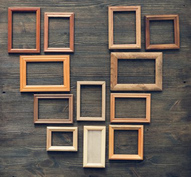 kare ahşap duvar üzerinde