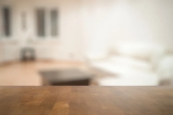 Вінтажний стіл у вітальні — стокове фото