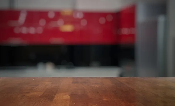 Mesa velha na cozinha — Fotografia de Stock