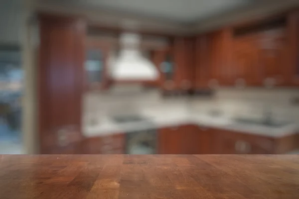 Alter Tisch in der Küche — Stockfoto
