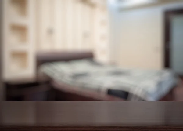 Holztisch im Schlafzimmer — Stockfoto