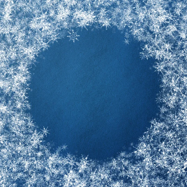 雪の結晶と青い冬のクリスマスの背景 — ストック写真