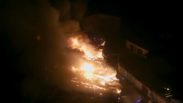 Éjszakai Tűz Garázsban — Stock videók