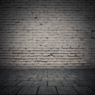 Duvarı tuğlalı ve döşemesi fayanslı boş bir oda. Koyu arkaplan.