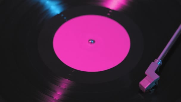 Eski Retro Vinil Plak Klasik Turntable Neon Işık — Stok video