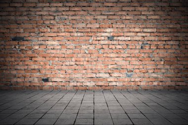 Duvarı tuğlalı ve döşemesi fayanslı boş bir oda. Koyu arkaplan.