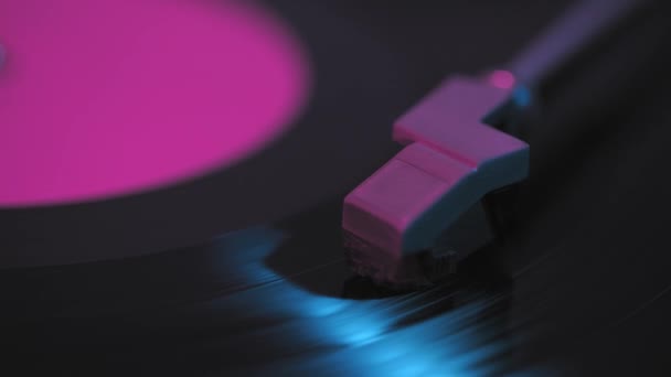 Eski Retro Vinil Plak Klasik Turntable Neon Işık — Stok video