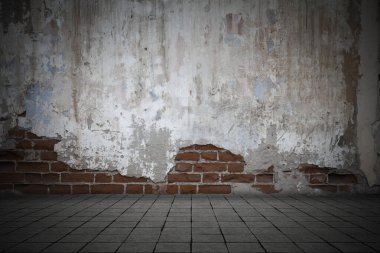 Duvarı tuğlalı ve döşemesi fayanslı boş bir oda. Koyu arkaplan.