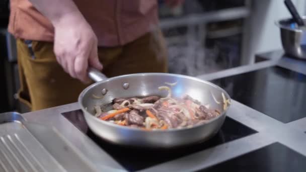 Fajitas Matlagning Grönsaker Och Nötkött Steks Kastrull — Stockvideo