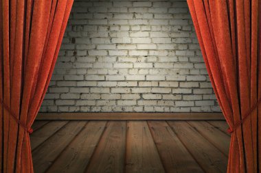Kırmızı perdeli eski bir iç mekan, tuğla duvar.