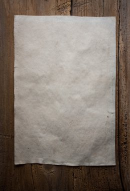 Kağıt ahşap zemin üzerinde