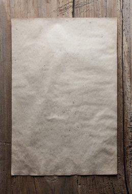 Kağıt ahşap zemin üzerinde