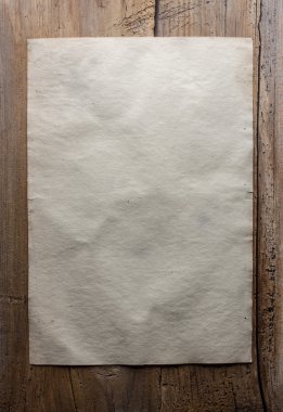 Kağıt ahşap zemin üzerinde