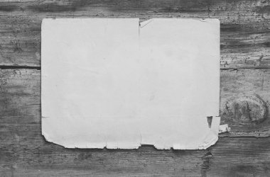 Eski bir kağıt.