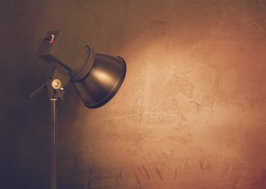 duvar üzerinde spot ışığı