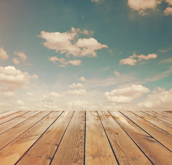 Himmel und Holzboden — Stockfoto
