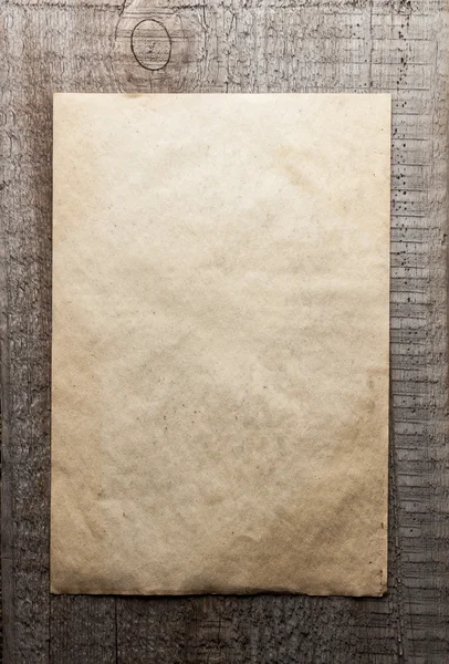 Hârtie pe fundal din lemn — Fotografie, imagine de stoc