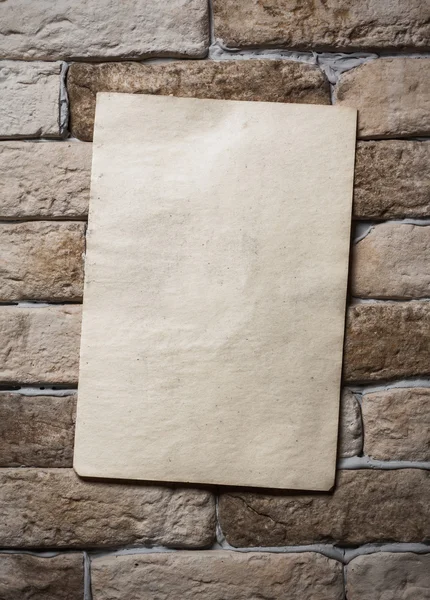 Oud papier op de muur — Stockfoto