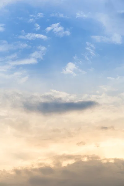 Cielo y nubes al atardecer — Foto de Stock