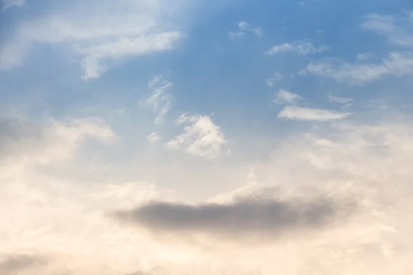 Solnedgång himmel och moln — Stockfoto