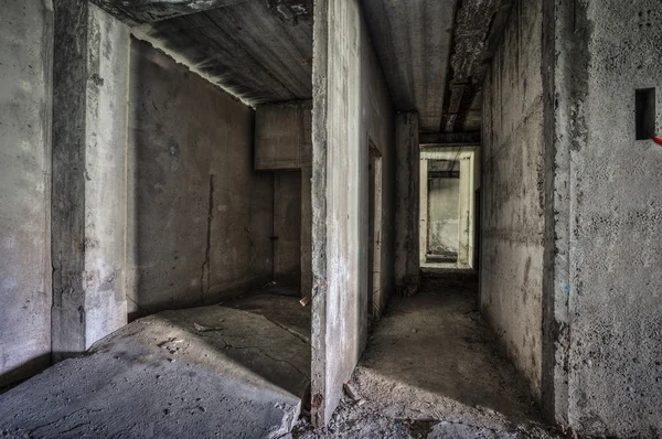 Viejo edificio abandonado sin terminar — Foto de Stock