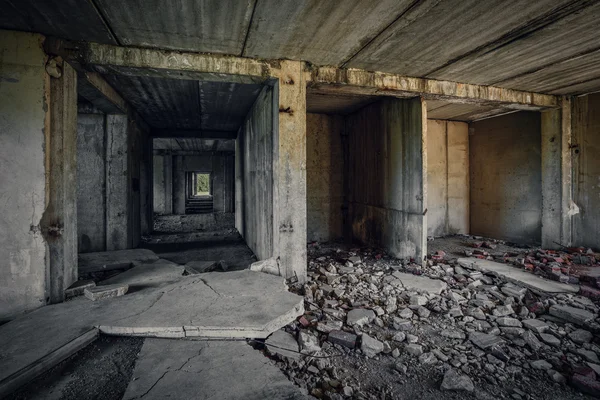 Velho edifício abandonado inacabado — Fotografia de Stock