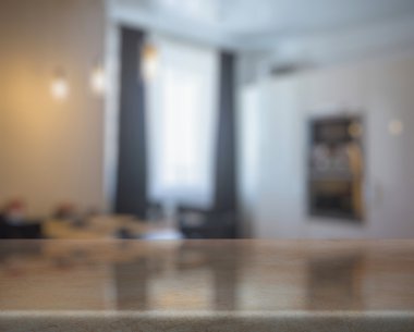 Mutfaktaki tahta masa.