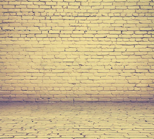 Кирпичная стена и пол — стоковое фото