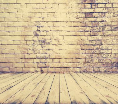 tuğla duvar ve ahşap zemin