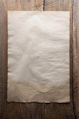 Ahşap zemin üzerine eski kağıt