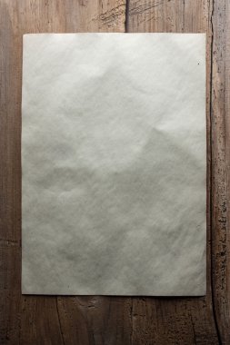 Ahşap zemin üzerine eski kağıt