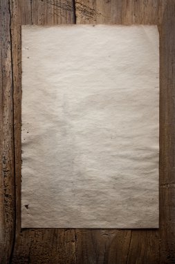 Ahşap zemin üzerine eski kağıt