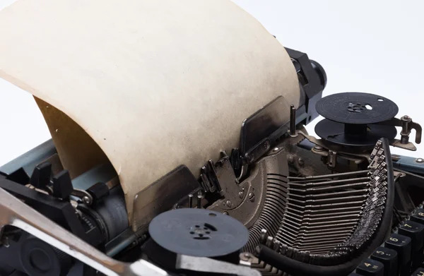 Gamla vintage skrivmaskin med papper — Stockfoto