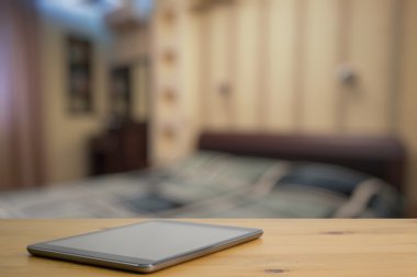 Tablet tablo yatak odasında
