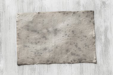 Kağıt ahşap zemin üzerinde