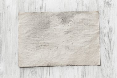 Kağıt ahşap zemin üzerinde