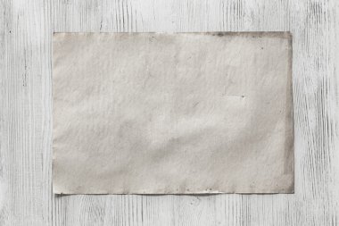 Kağıt ahşap zemin üzerinde