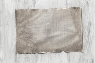 Kağıt ahşap zemin üzerinde