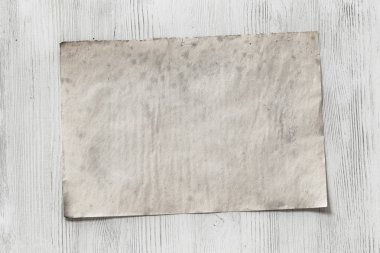 Kağıt ahşap zemin üzerinde