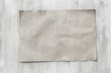 Kağıt ahşap zemin üzerinde