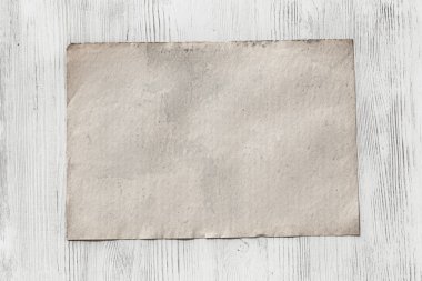 Kağıt ahşap zemin üzerinde