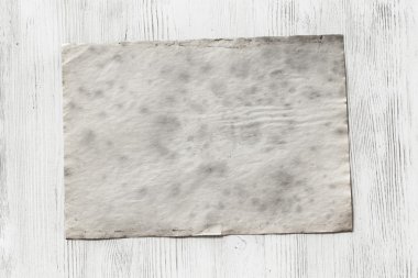 Kağıt ahşap zemin üzerinde