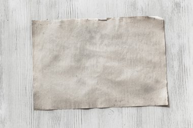 Kağıt ahşap zemin üzerinde