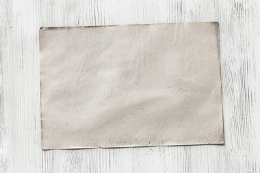 Kağıt ahşap zemin üzerinde