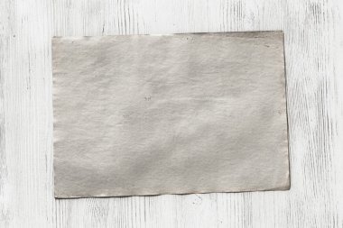 Kağıt ahşap zemin üzerinde