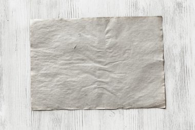 Kağıt ahşap zemin üzerinde